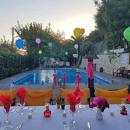 Dolphins Ξενοδοχείο